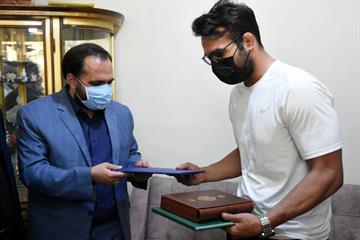 با  حضور در منزل وحید نوری صورت گرفت؛ تقدیر عضو شورای شهر تهران از قهرمان پارالمپیک